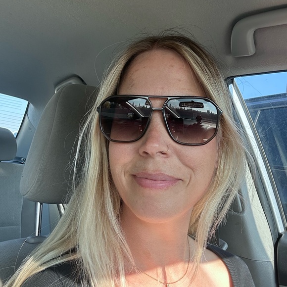 Meet your Posher, Heather - Picture 1 of 1